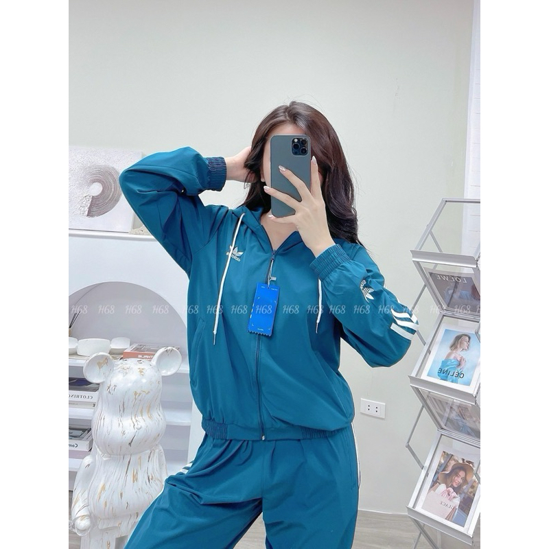 Bộ thể thao nữ Adidas chất gió cao cấp mềm mịn CÓ MŨ 3 sọc khỏe khoắn, áo lót lưới, túi áo quần có khóa,  BGWM11