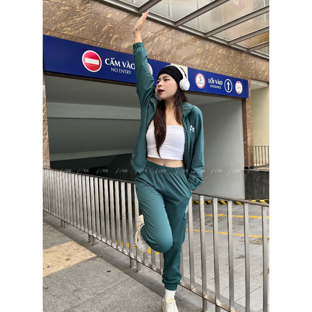 Bộ thể thao nữ  MLB chất gió áo lót lưới, túi áo quần có khóa,logo thêu, bo gấu áo quần,  set thu đông co giãn vnxk