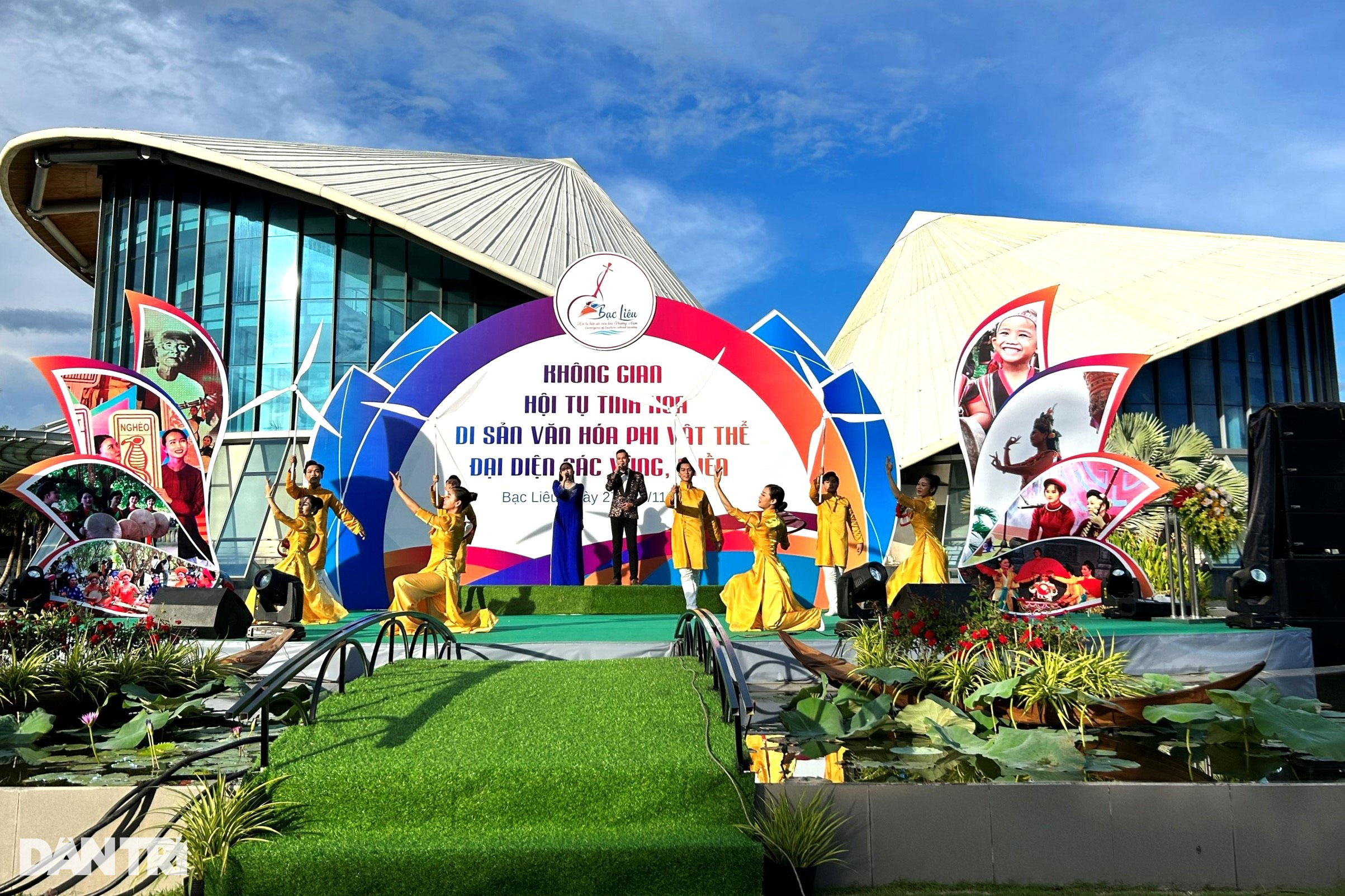 Nhà hát "3 nón lá" tỉnh Bạc Liêu - Kỷ lục Việt Nam là điểm du lịch tiêu biểu Đồng bằng sông Cửu Long