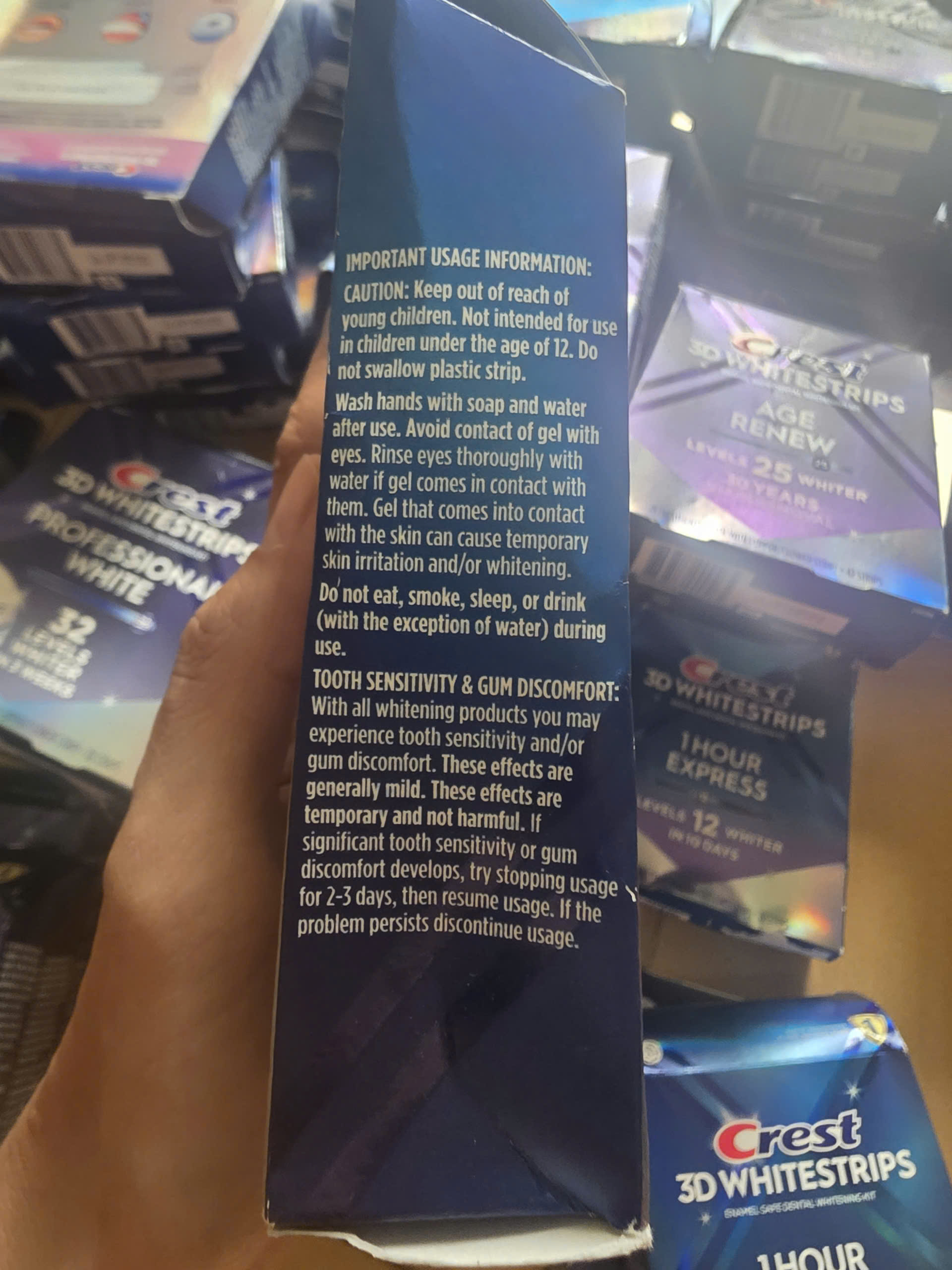 40 Miếng dán trắng răng Crest 3D Whitestrips Professional White (20 Levels)