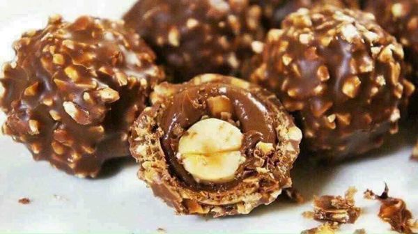 HÀNG MỸ Sô cô la FERRERO ROCHER 48 viên. socola date 2/2025