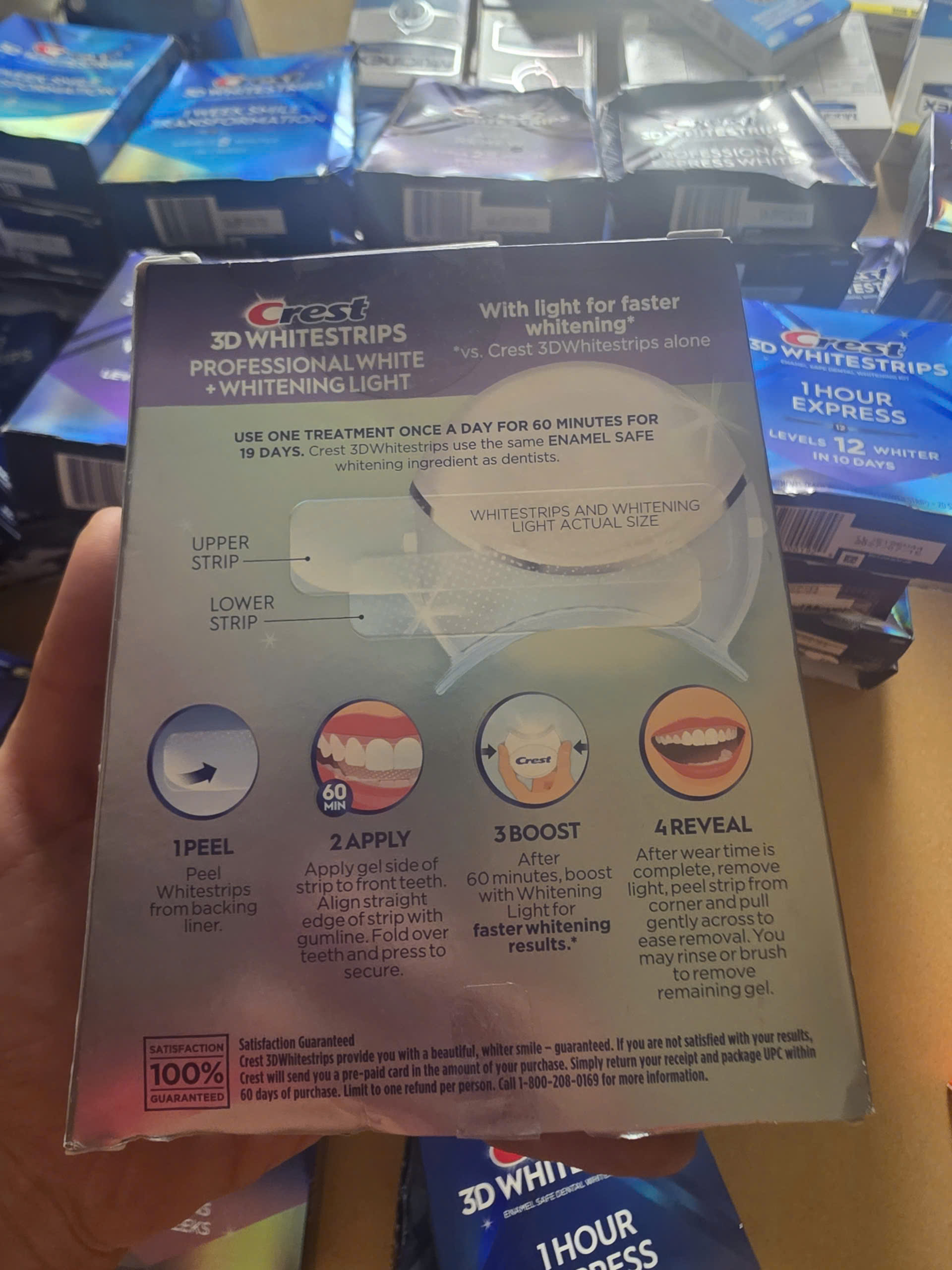 ĐÈN VÀ 38 Miếng dán trắng răng Crest 3D Whitestrips Sensitive & Gentle + Whitening Light