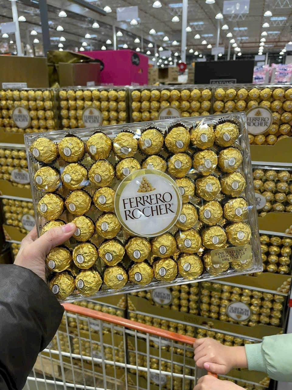 HÀNG MỸ Sô cô la FERRERO ROCHER 48 viên. socola date 2/2025