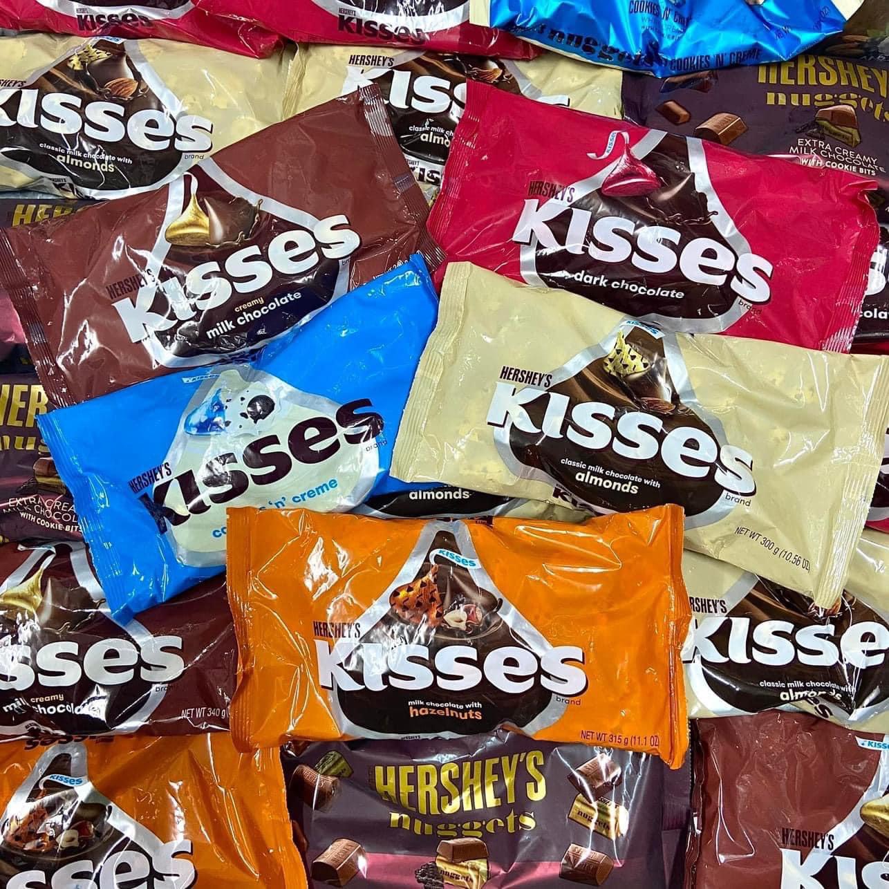 Kẹo Chocolate hershey's kisses 315g cookies 'n' creme màu xanh hàng Mỹ