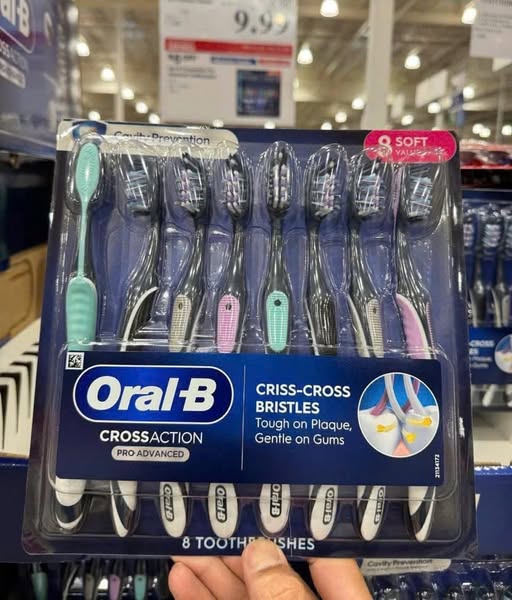 Set Bàn Chải Đánh Răng Oral-B Cross Action Pro Advanced 8 Cây Của Mỹ