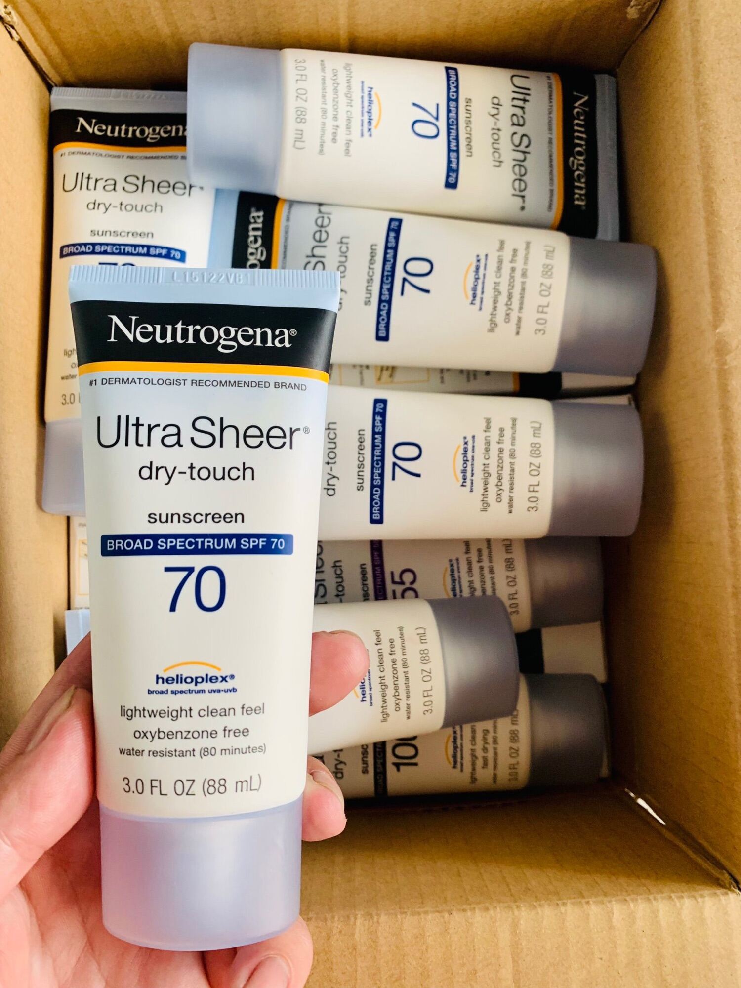 KEM CHỐNG NẮNG NEUTROGENA ULTRA SHEER DRY-TOUCH SUNSCREEN SPF 70 TUÝP 88ML CỦA MỸ