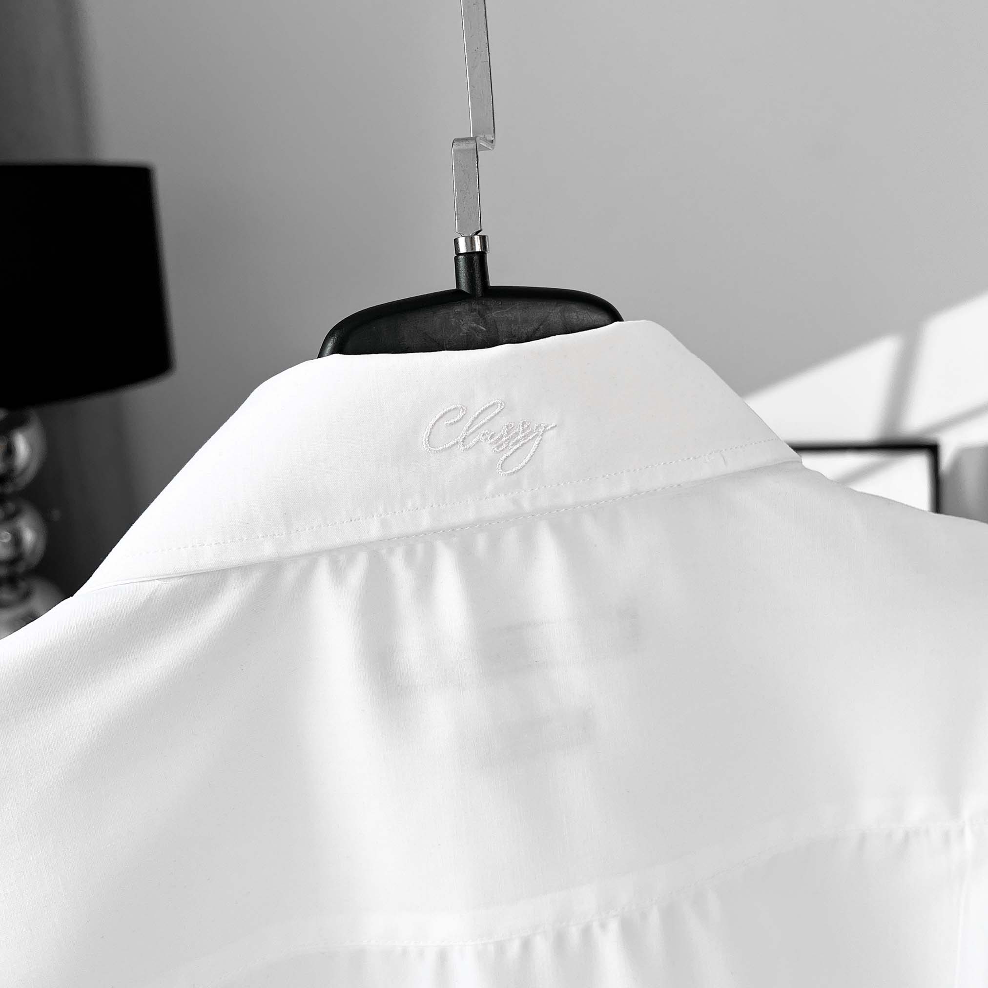 Áo Sơ Mi Tay ngắn Bigsize Trơn Logo thêu Gấu Màu Trắng