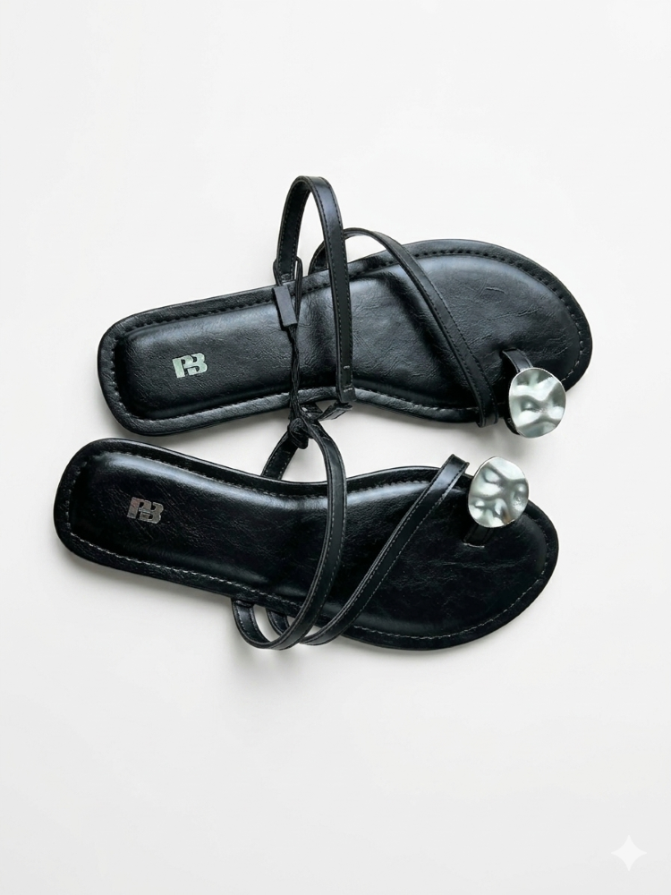 Sandal nữ Pull & Bear Womens Slide Sandals Color Black Leather Flats Slip On - Giày nữ xuất dư Âu, Mỹ