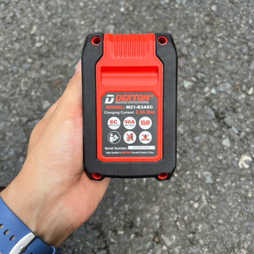 Pin 21V Lithium-ion dung lượng 3.0Ah DEKTON M21-B3A6C