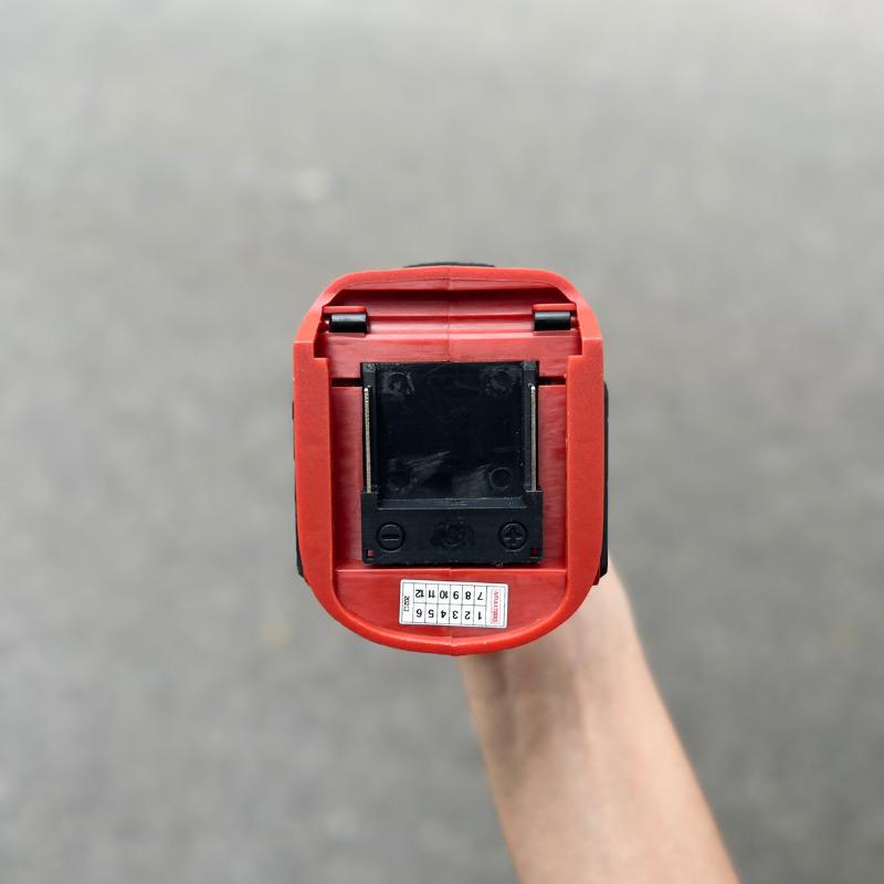 Máy mài dùng pin AMAXTOOLS AM100SM (chua có pin sạc)