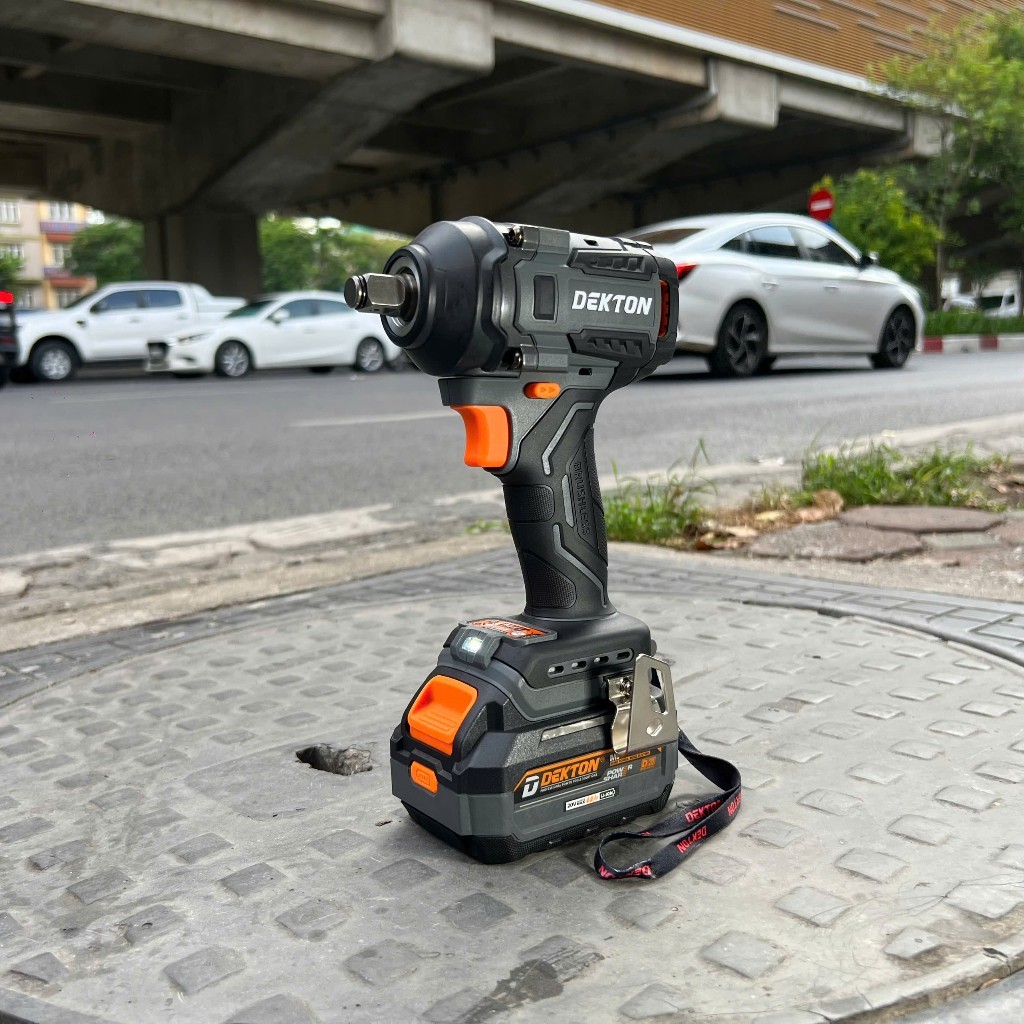 Máy siết bulong dùng pin DEKTON D20-IW550PRO (Chưa pin và sạc)