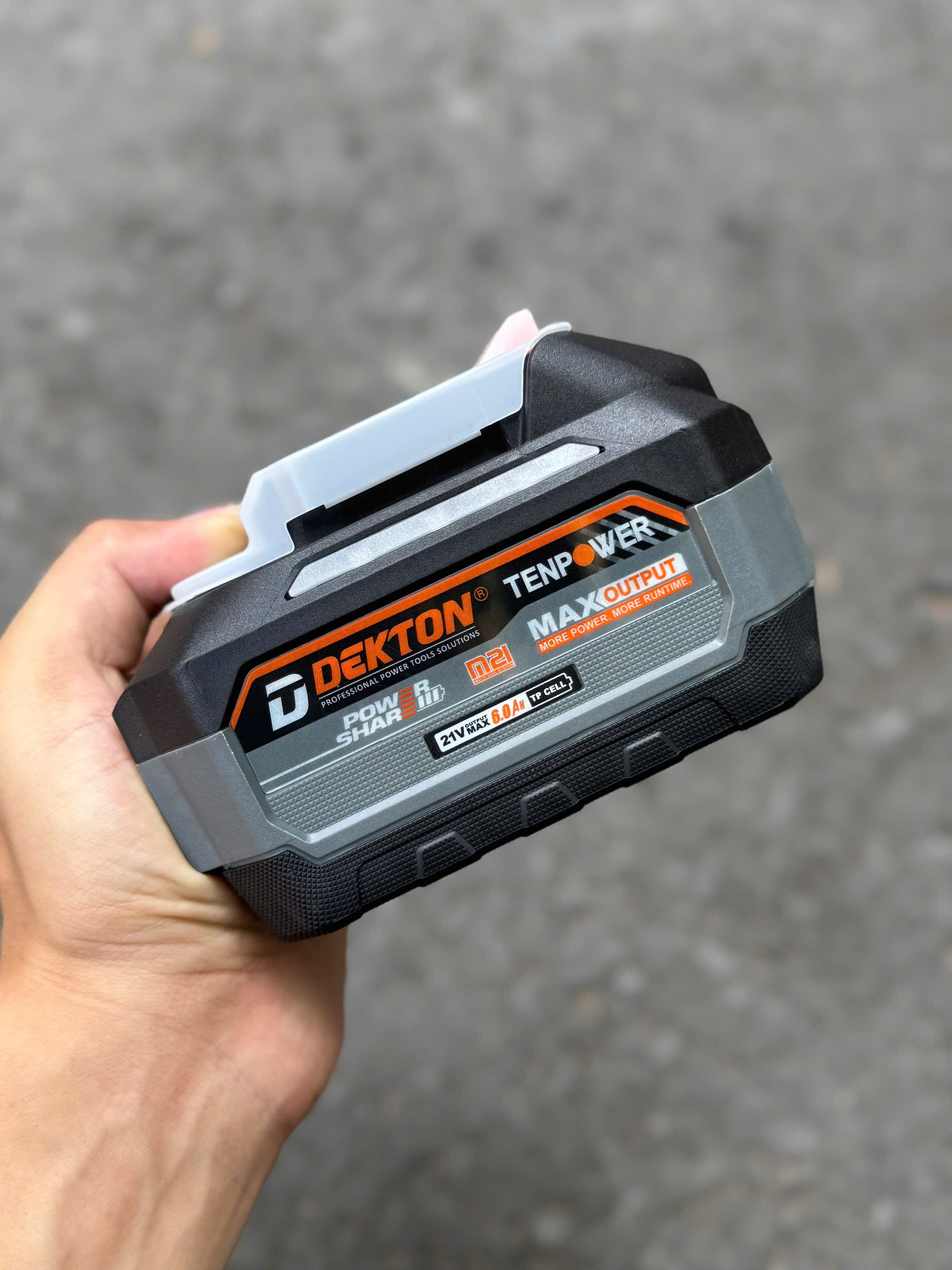 Pin 21V Lithium-ion dung lượng 6.0Ah DEKTON M21-B6015PRO
