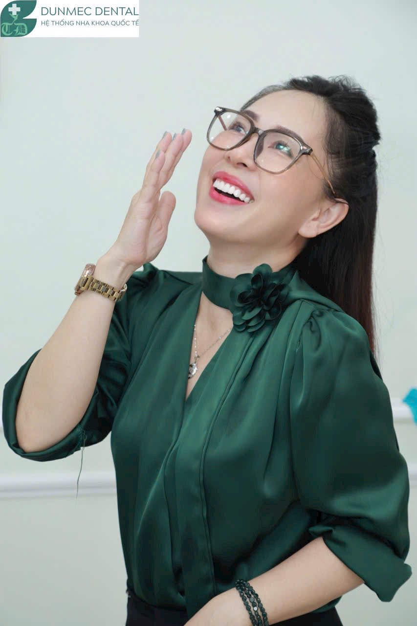 Răng sứ thẩm mỹ – Giải pháp giúp bạn thoát khỏi nỗi tự ti lâu năm