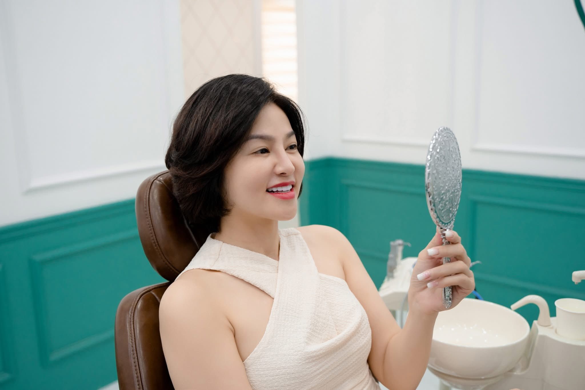 Vẻ đẹp tự tin bắt đầu từ nụ cười khỏe mạnh