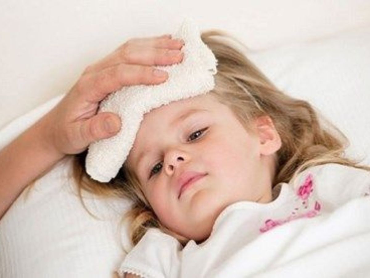 Trẻ sốt mọc răng mấy ngày hết? Khi nào nên đưa trẻ đi khám?