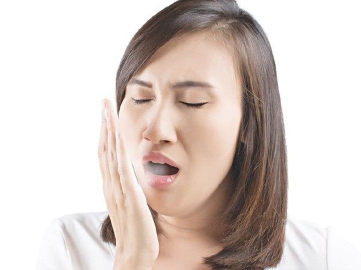 Hơi Thở Có Mùi Vào Buổi Sáng Có Bình Thường Không? Khi Nào Cần Đi Khám?