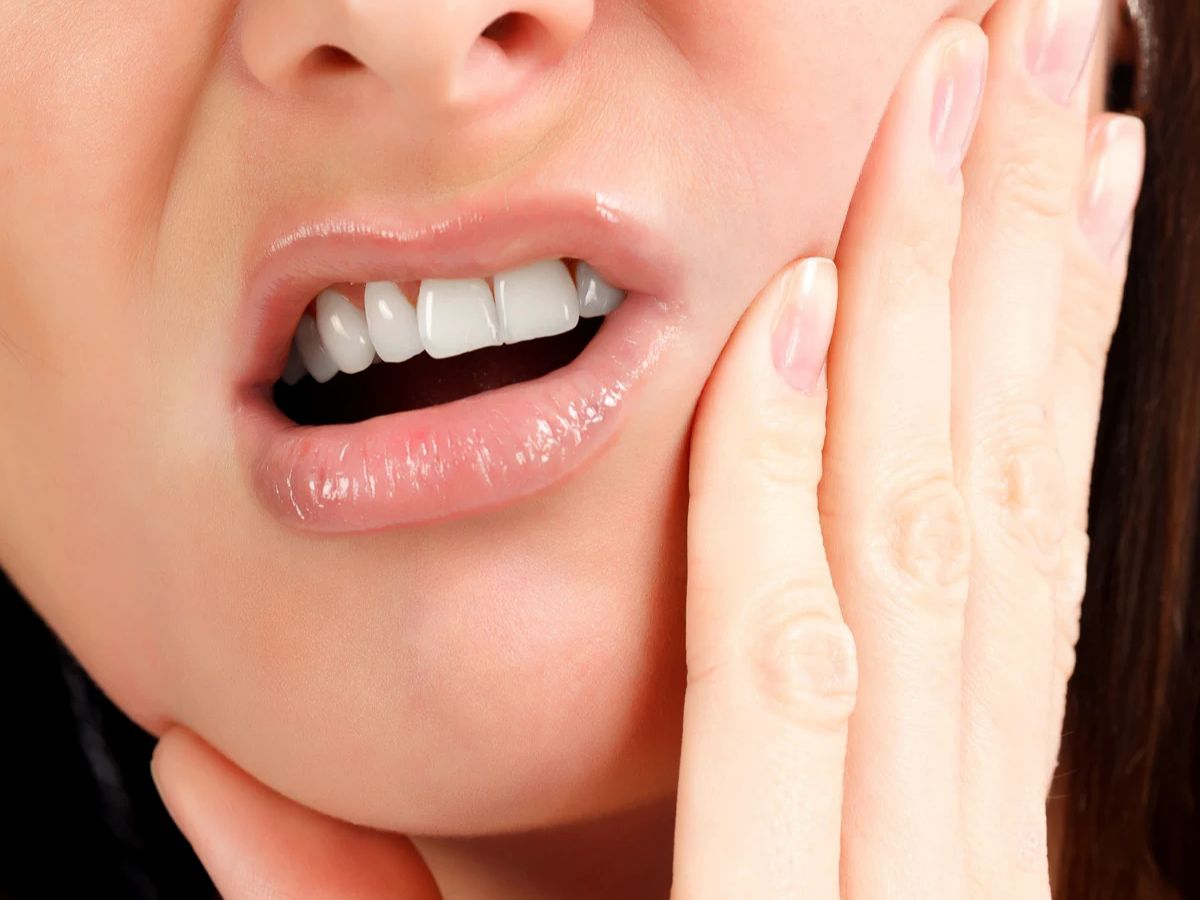 Những Thói Quen Xấu Khiến Răng Xuống Cấp Nhanh Chóng – Bạn Có Đang Mắc Phải?