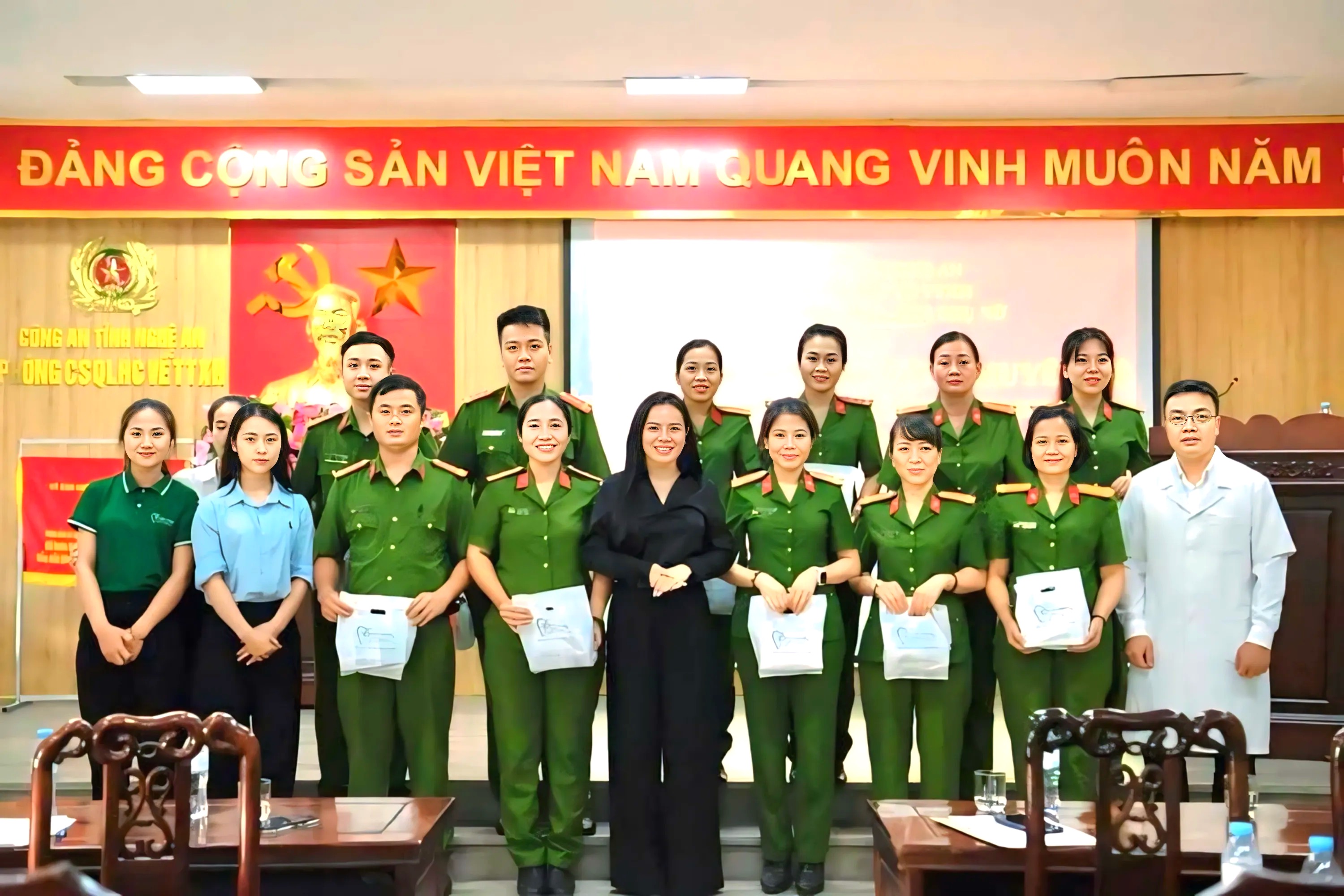 NHA KHOA QUỐC TẾ DUNMEC THĂM KHÁM SỨC KHOẺ RĂNG MIỆNG CHO CÔNG AN THÀNH PHỐ VINH NGHỆ AN.