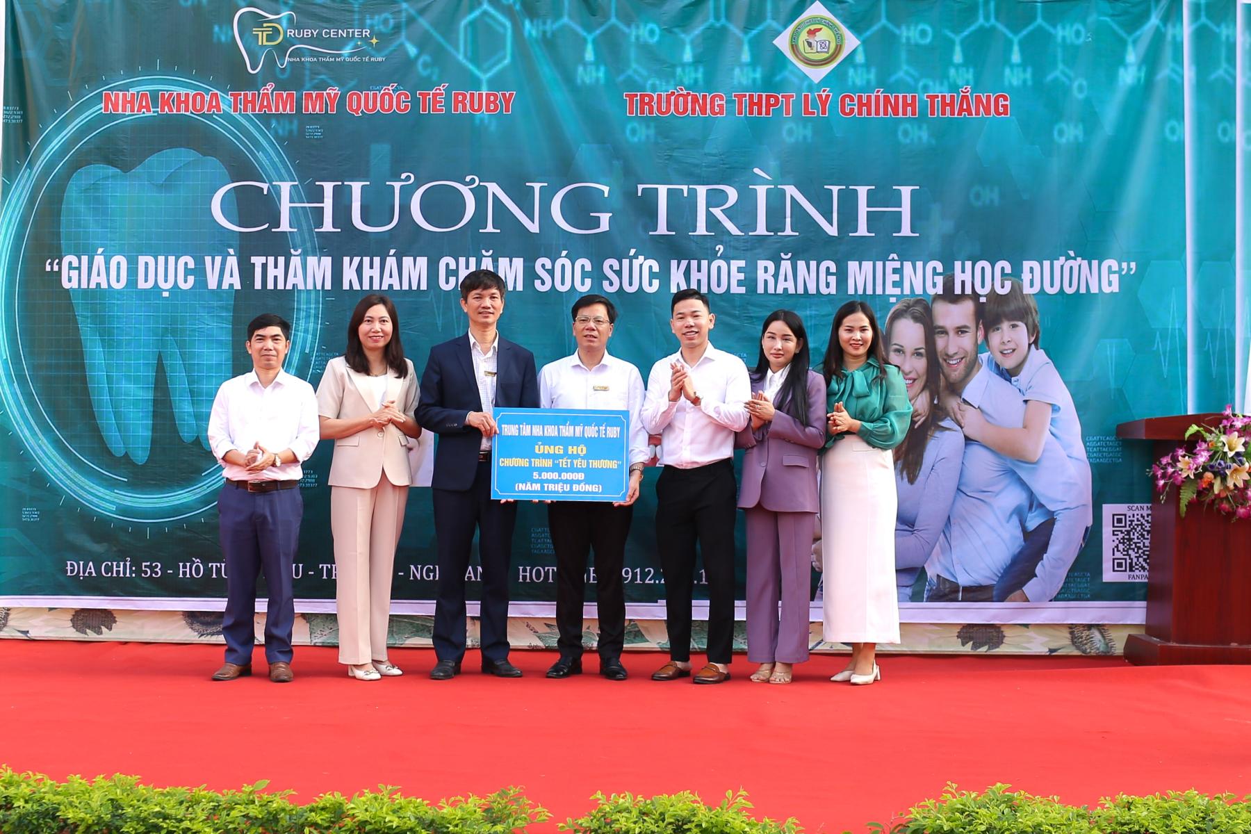 Cùng Nha khoa thẩm mỹ quốc tế Ruby chăm sóc sức khoẻ răng miệng học đường
