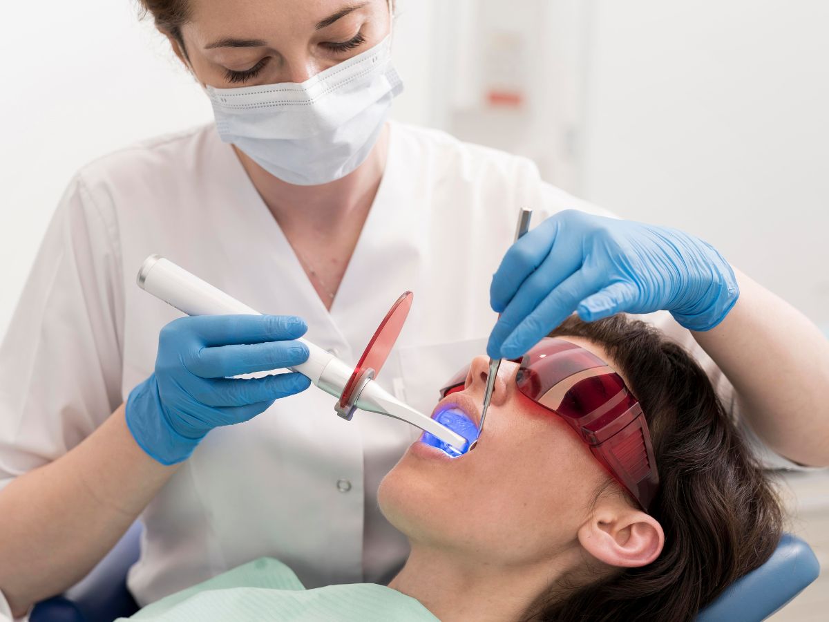 Chăm răng toàn diện dịp Tết: Cạo vôi răng và tẩy trắng răng có thật sự cần thiết?