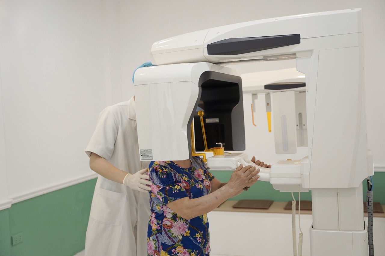 Chế độ bảo hành chu đáo, dịch vụ tận tình
Một địa chỉ nha khoa không chỉ cần có sự đảm bảo về chất lượng điều trị mà còn cần có một chế độ bảo hành rõ ràng giúp khách hàng có thể tin tưởng và hệ thống dịch vụ, không gian nha khoa mang đến cho khách hàng sự thoải mái, an tâm trong suốt quá trình điều trị.