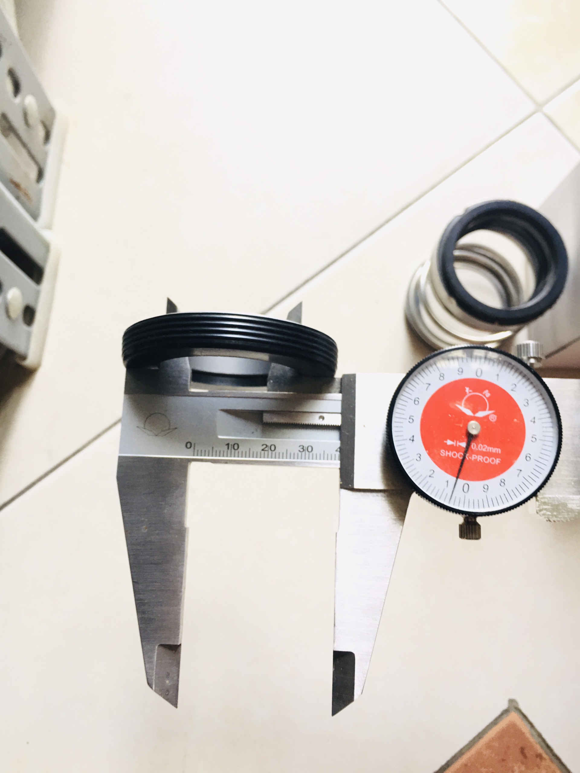 PHỐT BƠM 560A-38 (phốt cao)