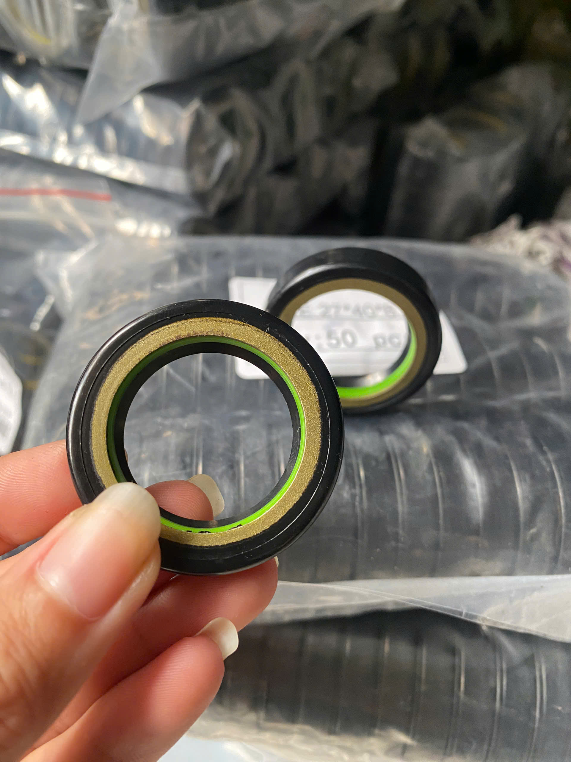 PHỐT TAY LÁI 27*40*8.5 Power steering oil seal N 27.5*40*8.5 Cnb / Gnb Scjy TCL Scvt / TCL for Auto Parts
