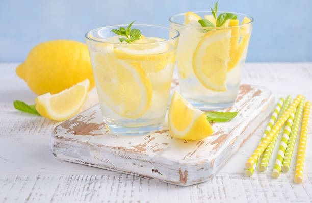 Uống Detox Chanh Mỗi Ngày: Bí Quyết Vàng Cho Sức Khỏe Và Vóc Dáng