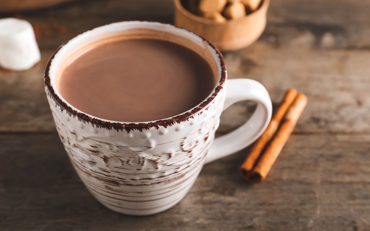 Hướng dẫn pha cacao sữa đá thơm ngon tại nhà