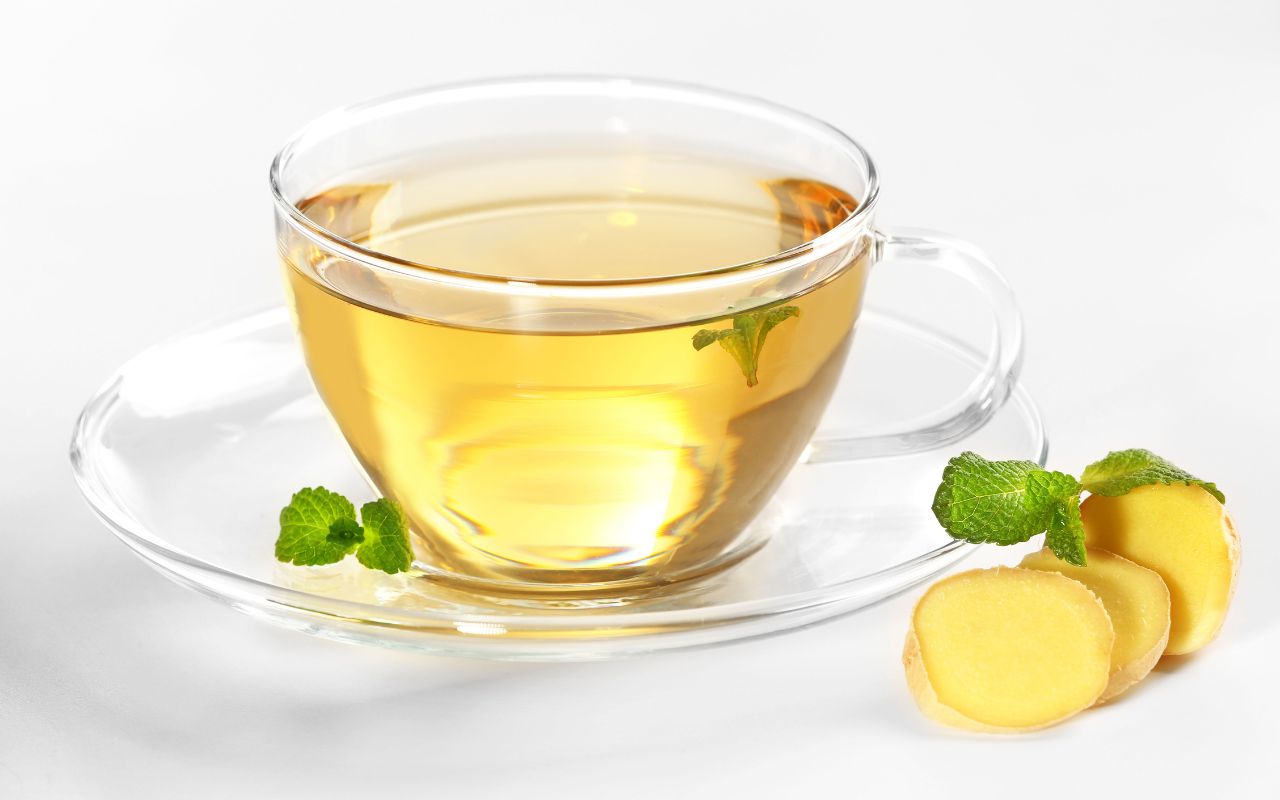 Ai không nên uống trà gừng? Lưu ý quan trọng