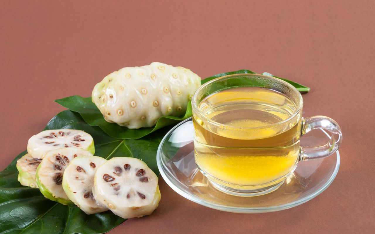 Nước ép trái nhàu: Lợi ích sức khỏe và cách sử dụng hiệu quả