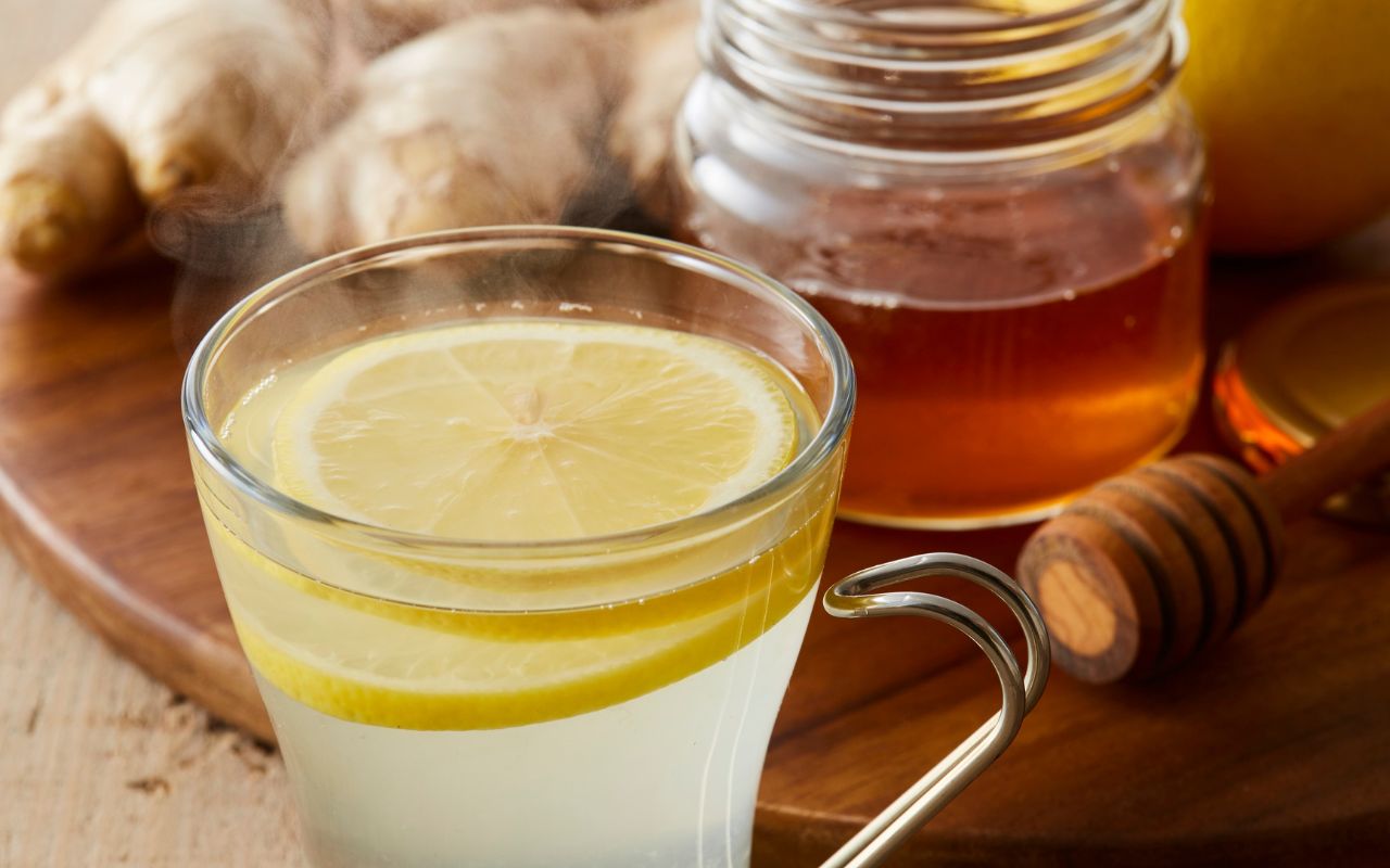 Ai không nên uống trà gừng? Lưu ý quan trọng