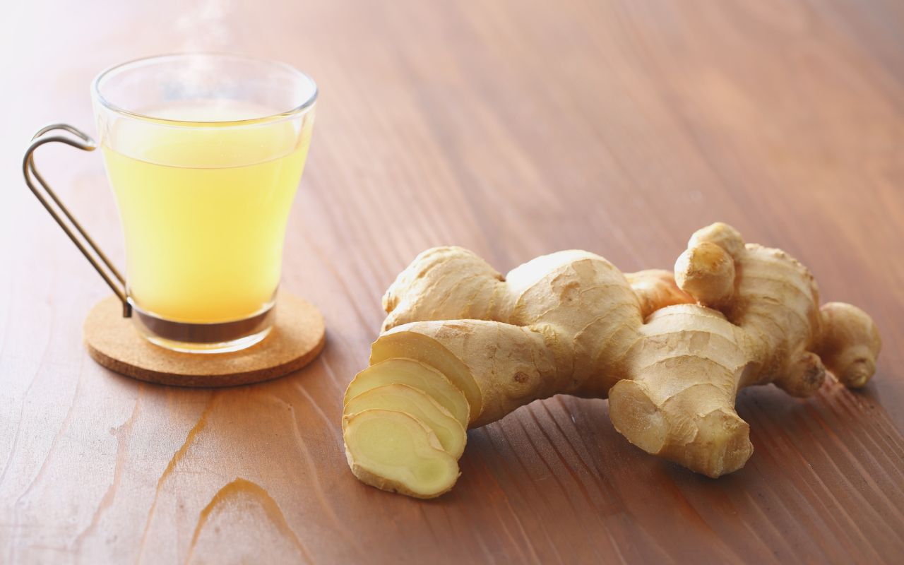 Uống trà gừng có tốt không? Bác sĩ giải đáp