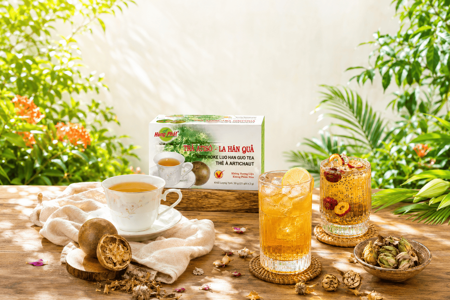 Một Hộp Trà Đặt Trên Bàn Khách: Cách Trà Atisô La Hán Quả Góp Vị Cho Những Lần Gặp Gỡ Gần Gũi