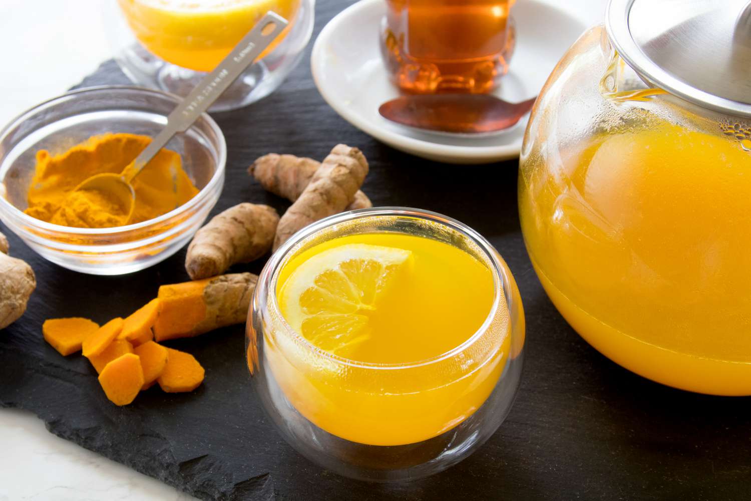 Pha Chế Tinh Tế: 3 Công Thức Sáng Tạo Độc Đáo Từ Trà Nghệ Nguyên Chất Hùng Phát