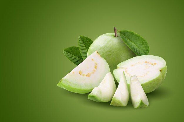 Hương Ổi Trong Ký Ức Người Việt – Câu Chuyện Từ Vườn Nhà Đến Tách Trà Ổi Hùng Phát