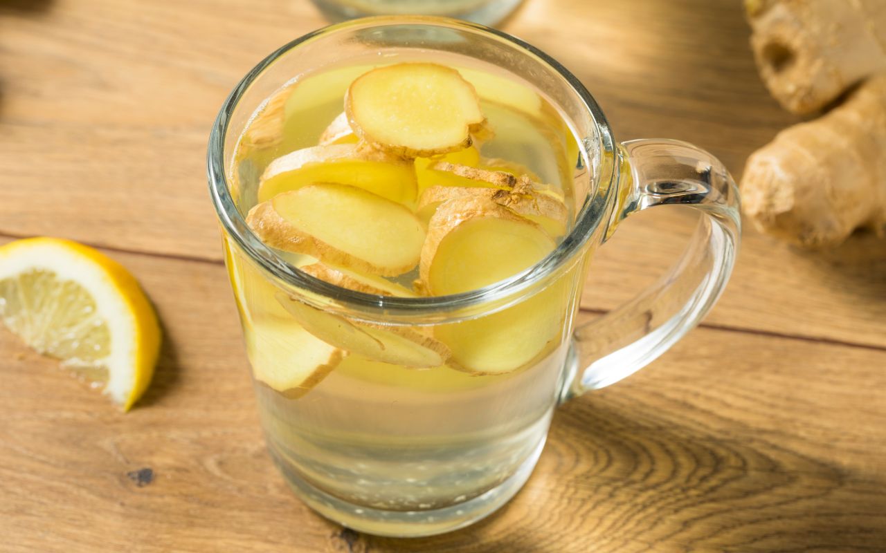Trà gừng hỗ trợ giảm đau bụng kinh hiệu quả