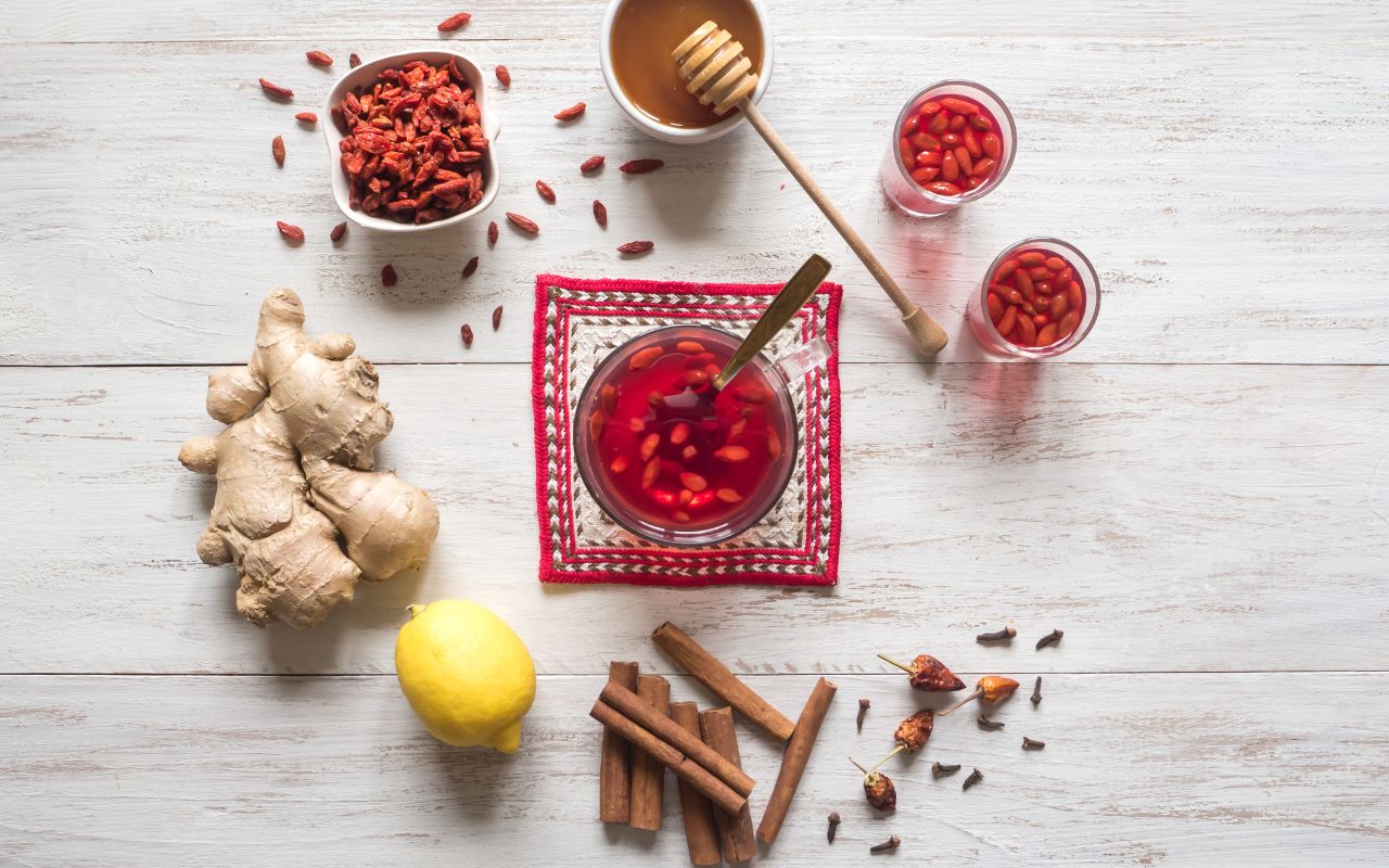 Trà gừng táo đỏ kỷ tử mật ong: Công thức mới