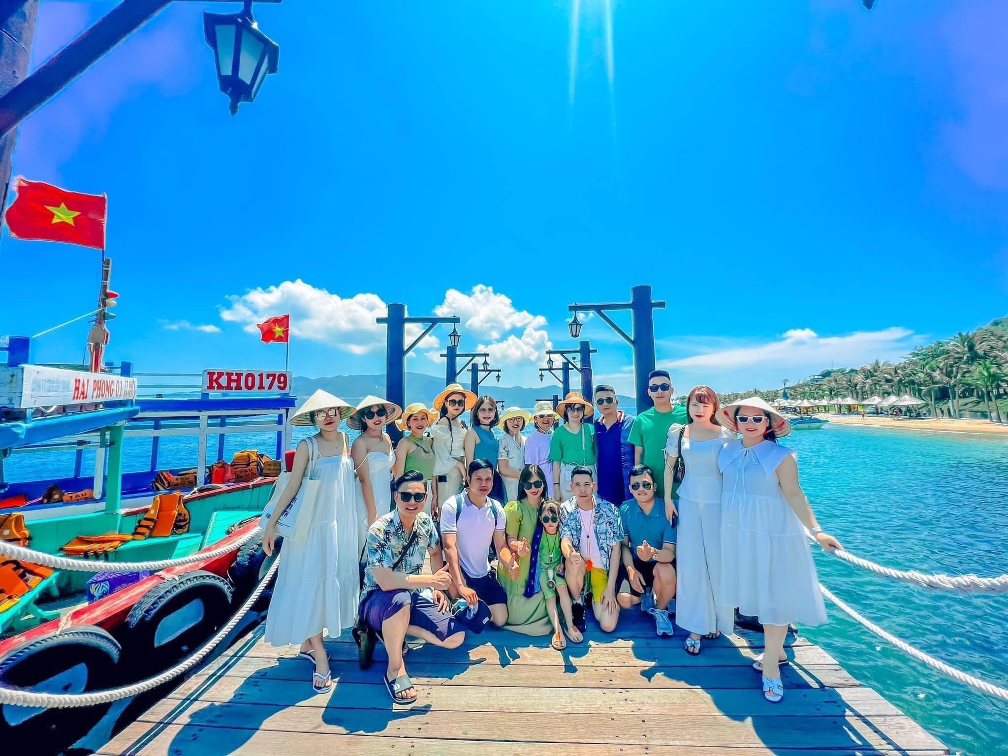 CẦN THƠ - NHA TRANG - ĐỒNG CỪU - VƯỜN NHO - VINPEAR HARBOUR  3 NGÀY 3 ĐÊM