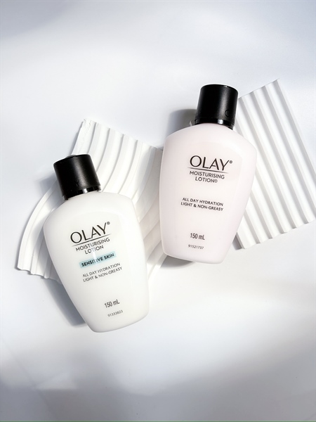 Olay moisturising lotion all day hydration light & non-greasy sữa dưỡng ẩm với dầu dừa dành cho da thường 150ml
