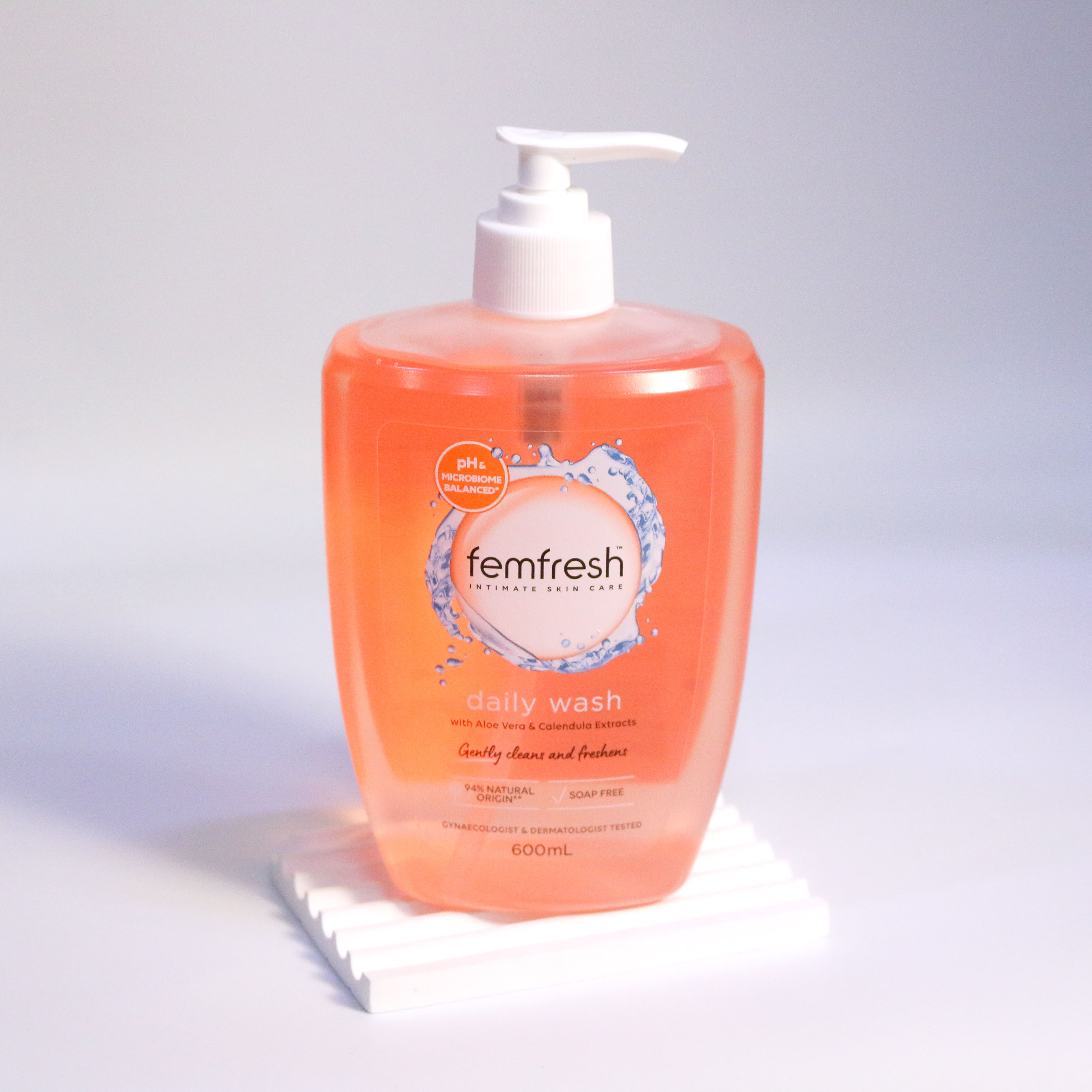 Femfresh intimate skin care dung dịch vệ sinh phụ nữ không chứa xà phòng, cân bằng độ PH 600ml (2028)