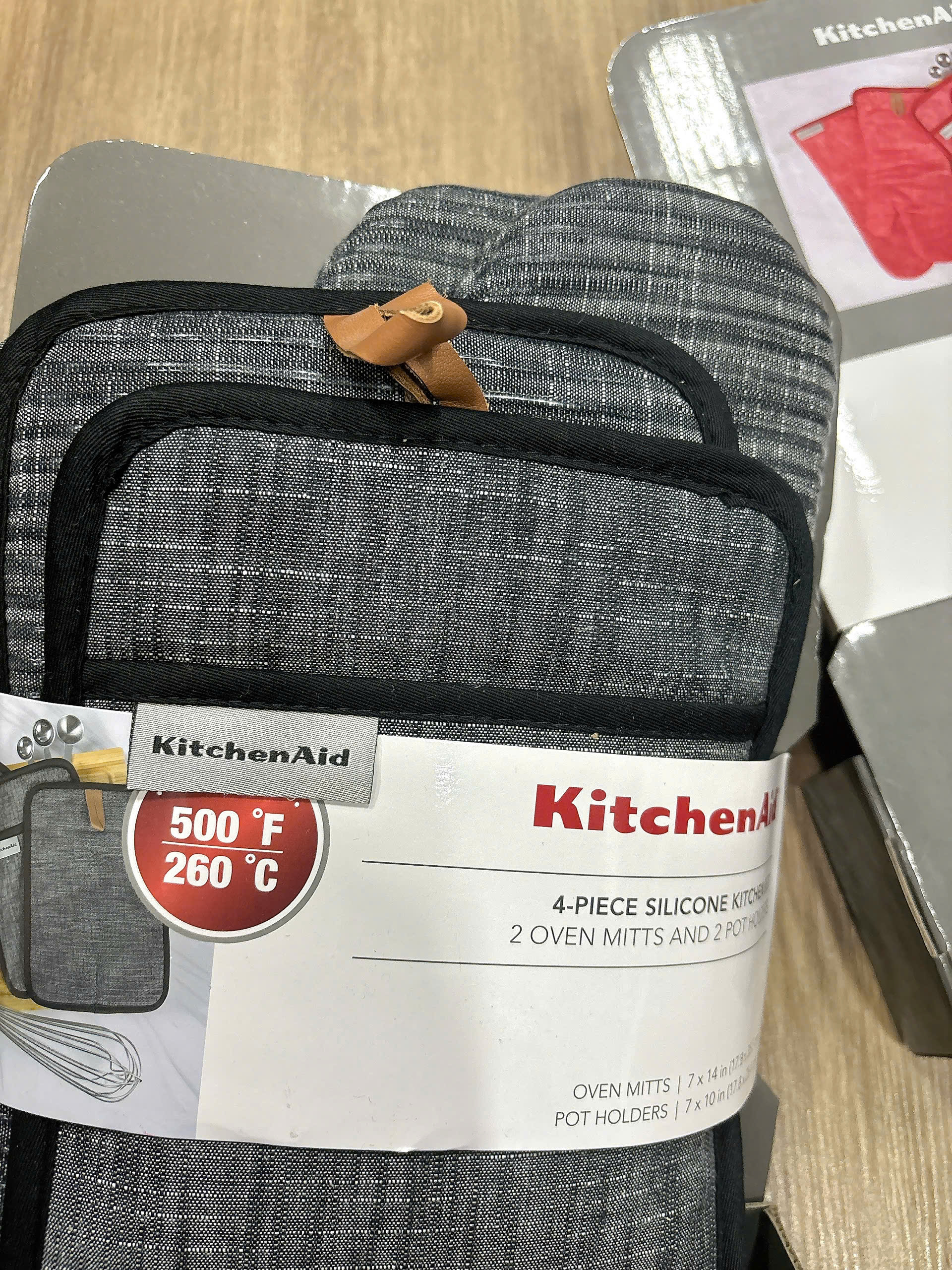 KitchenAid 4-piece Oven Mitt and Potholder Set găng tay bếp và lót nồi (4 xám| 5 đỏ)