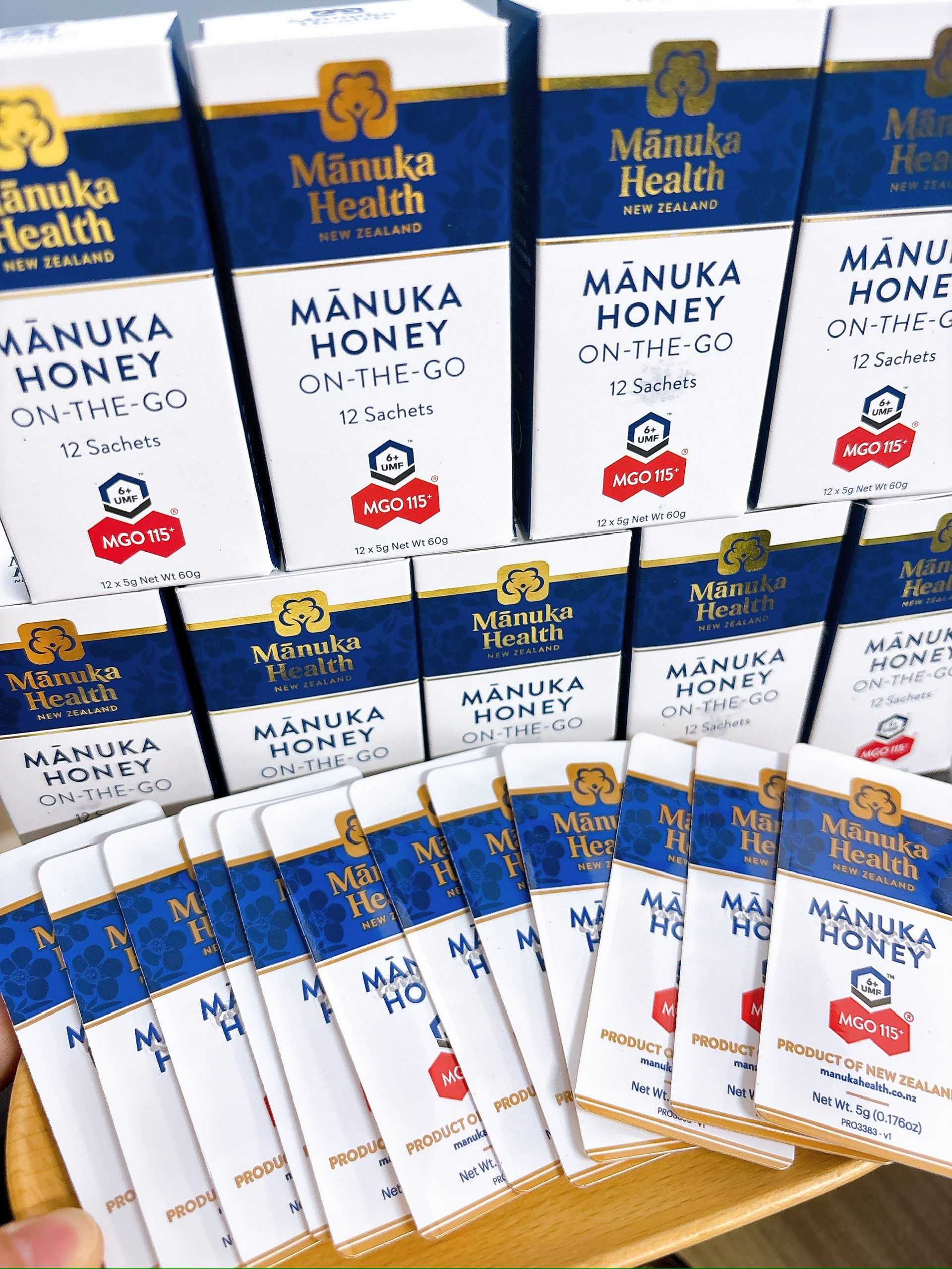 Manuka health manuka honey on the go mật ong tép, túi nhỏ mang theo tiện lợi MGO 115+ 12x5g (07/26)
