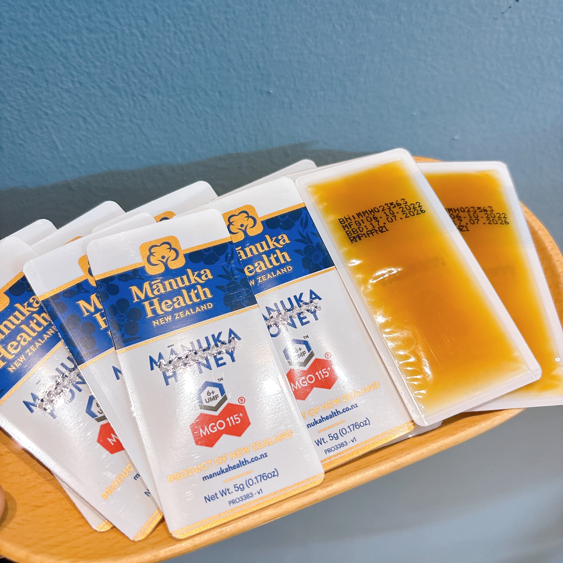 Manuka health manuka honey on the go mật ong tép, túi nhỏ mang theo tiện lợi MGO 115+ 12x5g (07/26)