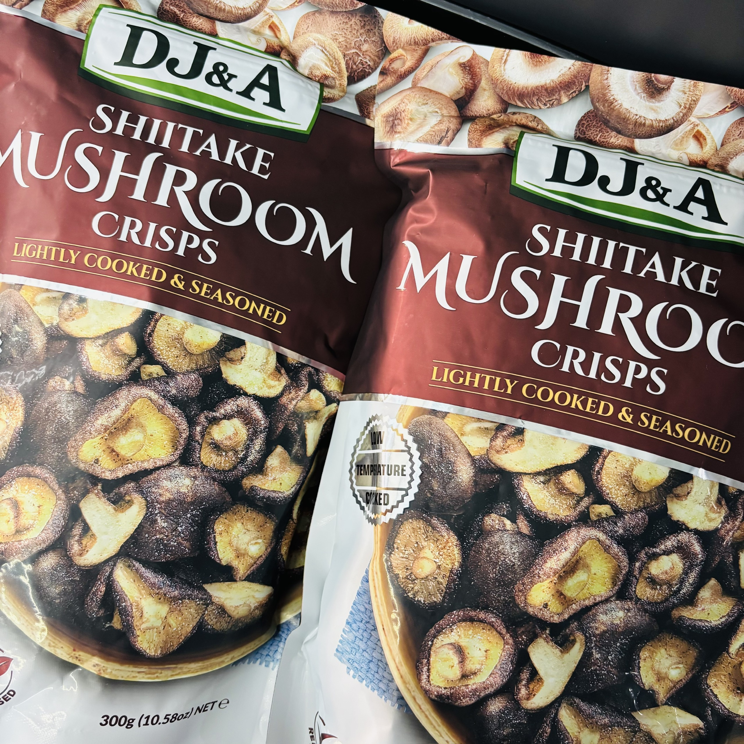 DJ&A Shiitake Mushroom Crisps nấm hương sấy giòn 300g (03/26)