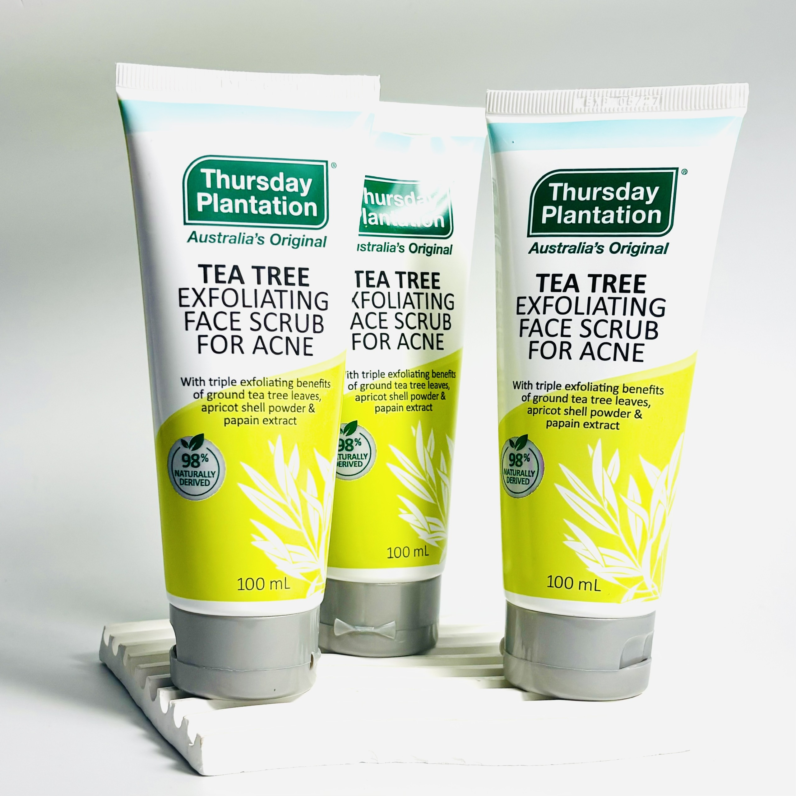 Thursday Plantation Tea Tree Exfoliating Acne Face Scrub Sữa rửa mặt, tẩy tế bào chết cho da mụn 100ml (06/27)