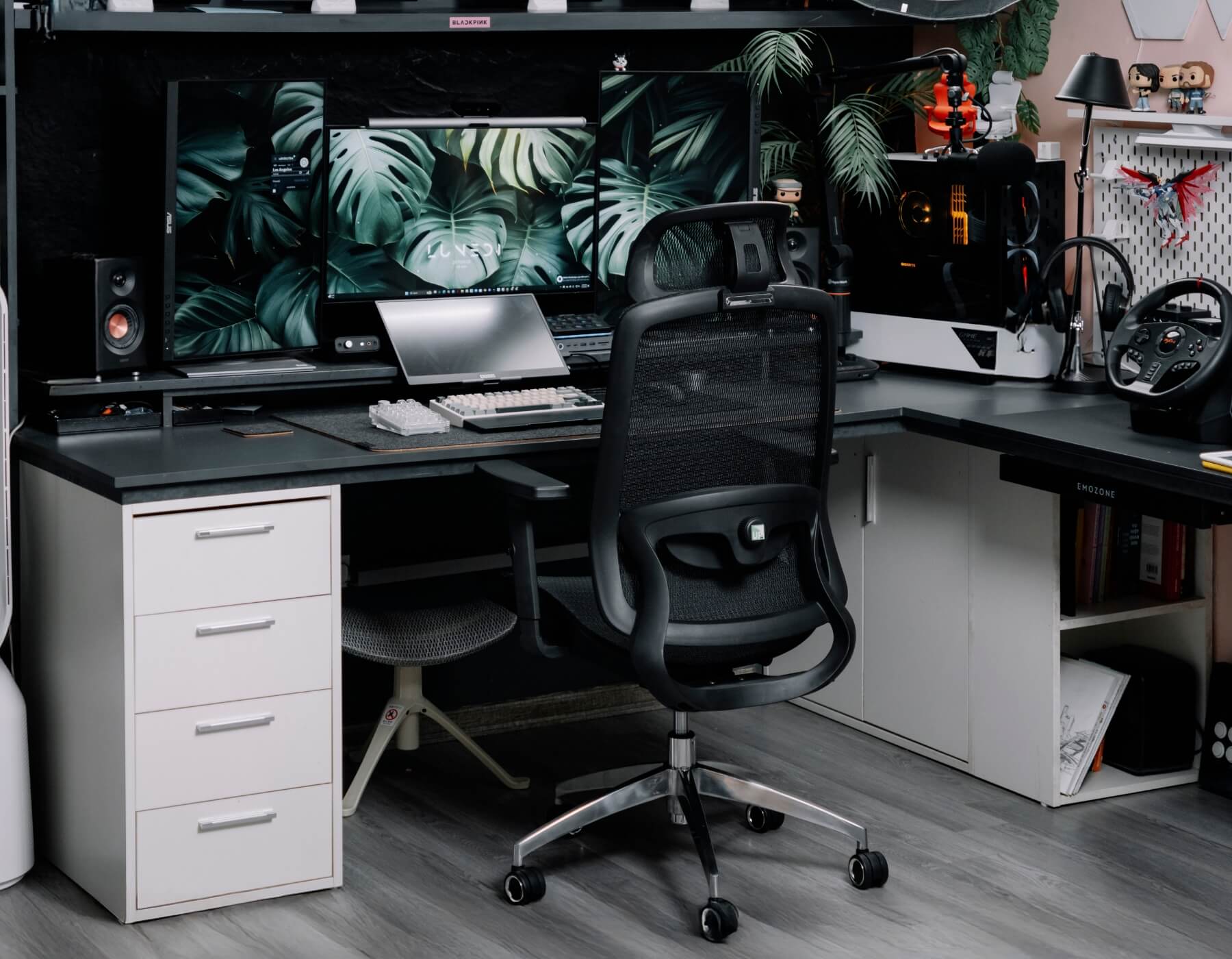 Lý Do Nên Đầu Tư Ghế Công Thái Học Chính Hãng Cho Văn Phòng Hiện Đại