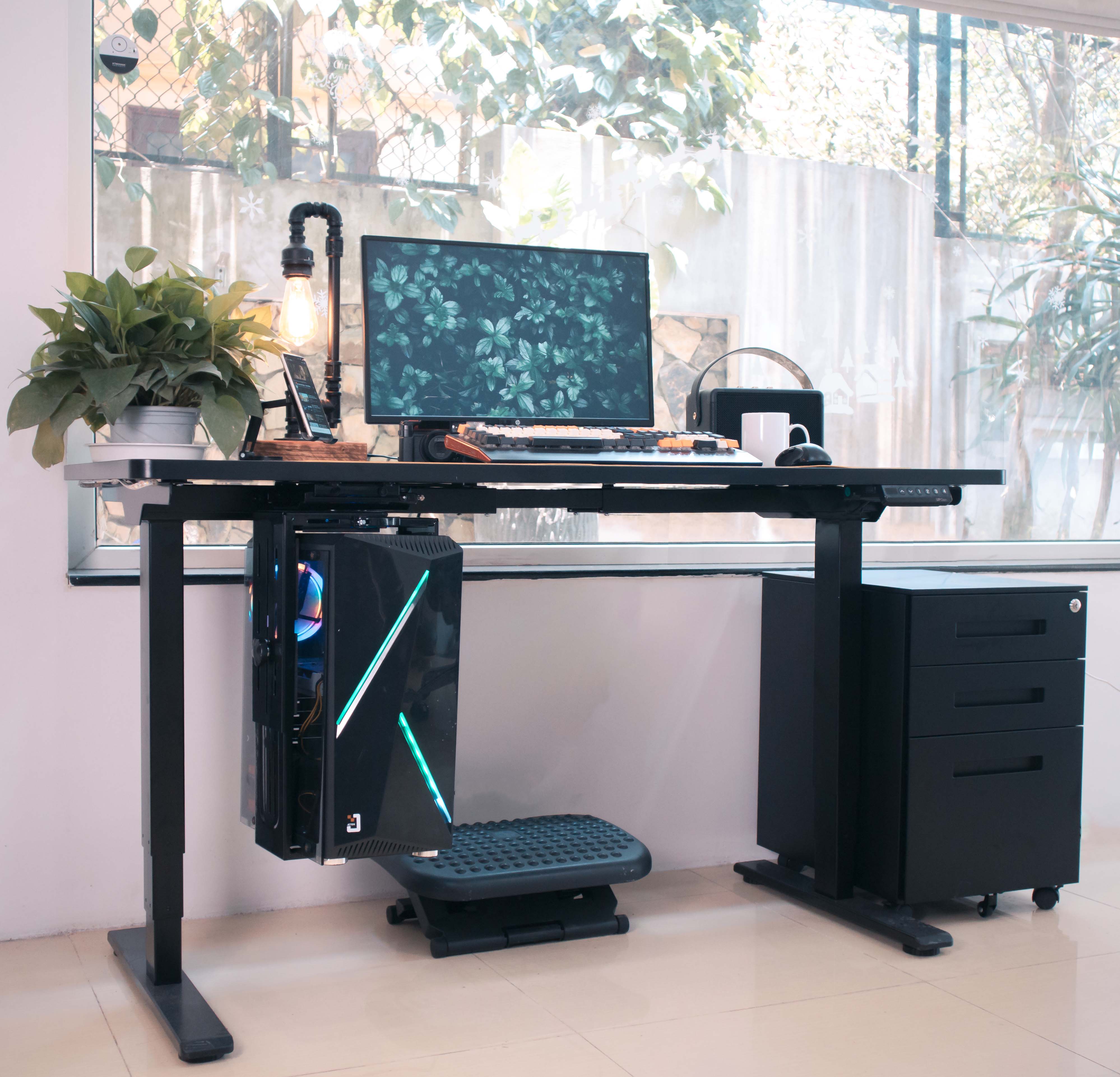 Sự khác biệt giữa bàn nâng hạ và các loại bàn thông thường 