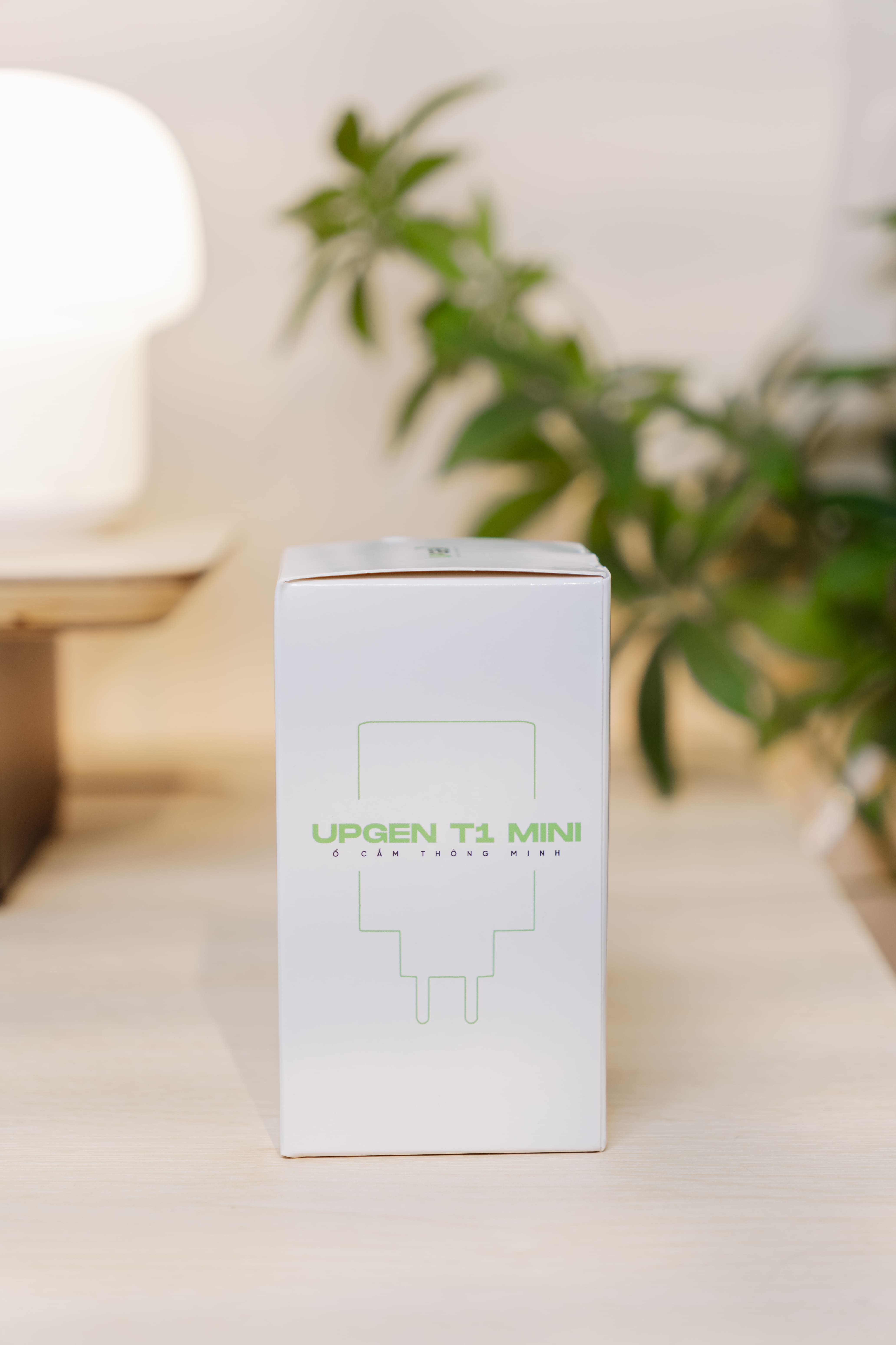 Upgen T1 Mini - Ổ cắm điện không dây tích hợp sạc nhanh đa năng