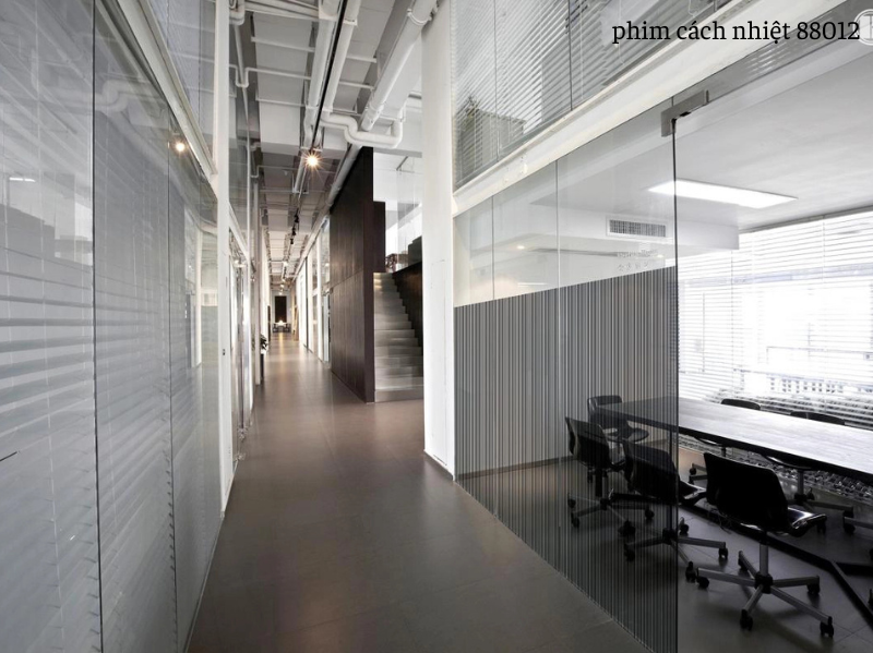 Phim Cách Nhiệt Trang Trí Kính 88012 – Giải Pháp Hoàn Hảo Cho Không Gian Hiện Đại